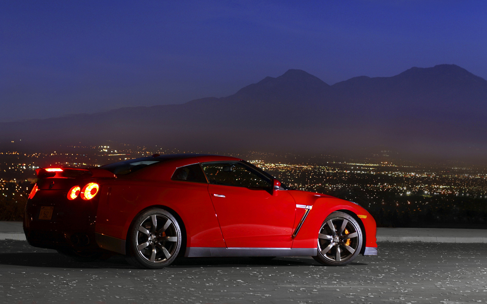 ~Rich taste's and sensual intention.~ Red_Nissan_GTR_by_xatzis5000.jpg