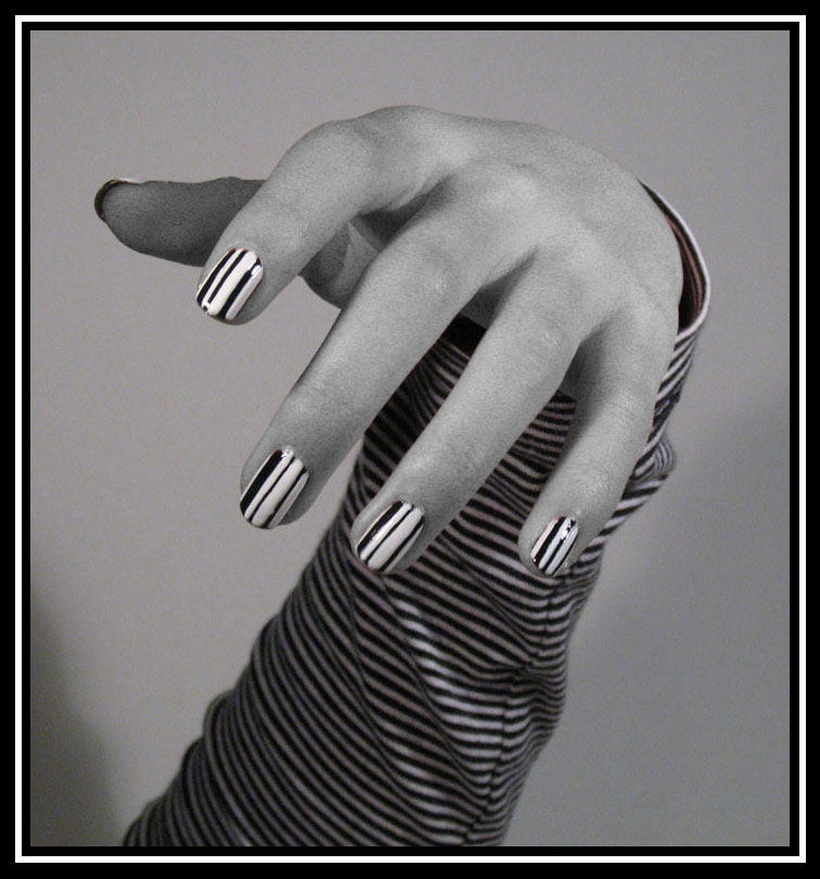 simple Black and White Nail art Designs. Posted by manis at 2:02 AM