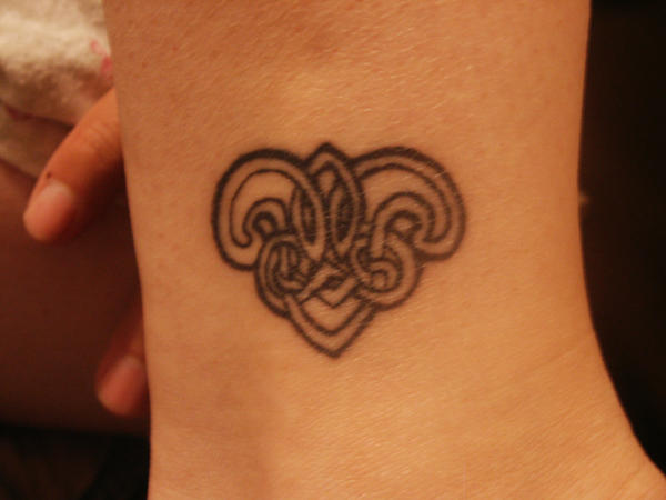 Celtic knot tattoo by ~darthbaio on deviantART