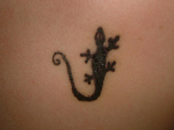 Gecko henna tattoo - shoulder tattoo