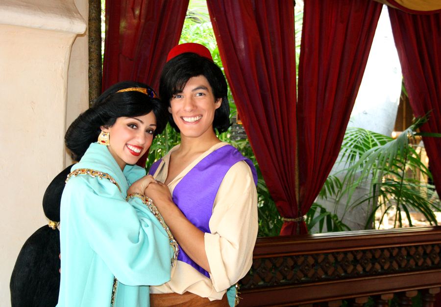 princess jasmine and aladdin kissing. princess jasmine and aladdin
