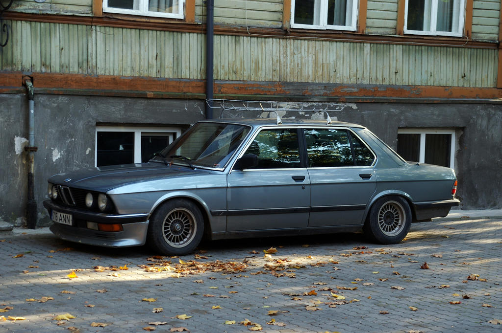 Bmw e28 low by ShadowPhotography on deviantART