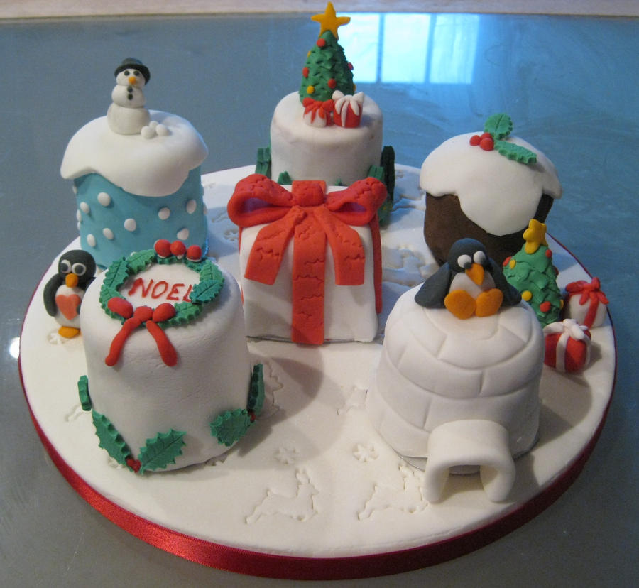 http://fc01.deviantart.net/fs70/i/2010/343/4/c/christmas_cakes_by_michellehaslam-d34j1p8.jpg