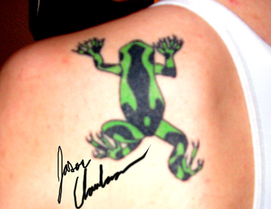 Tree Frog Tat on xwife - shoulder tattoo