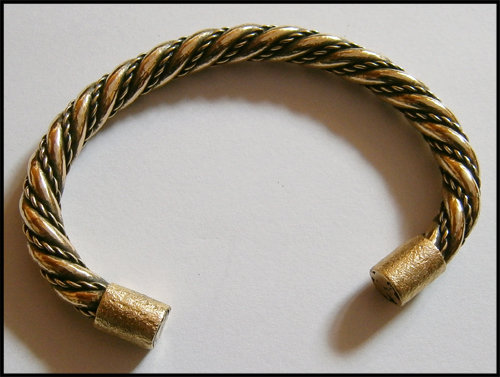[Obrazek: brass_braided_bracelet_by_simoniculus-d613gv4.jpg]